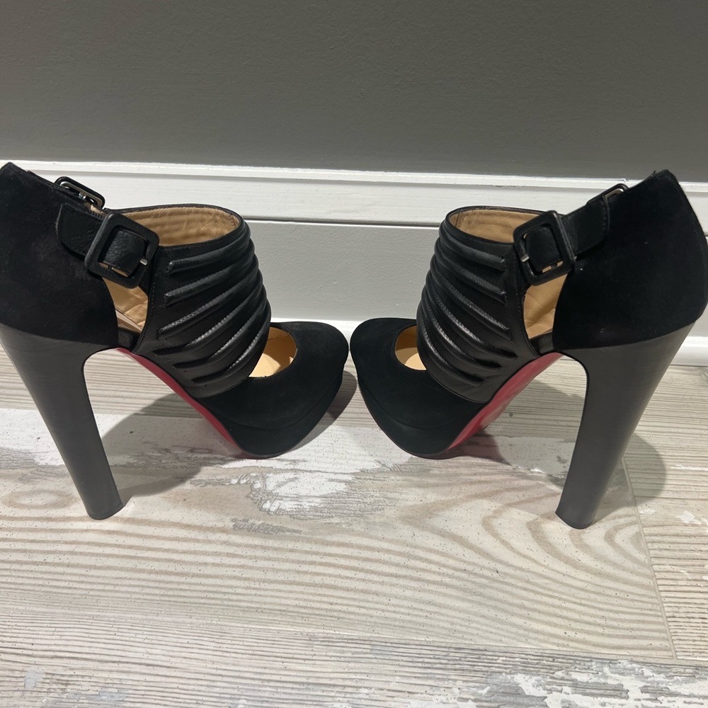 Christian Louboutin Black Platform Pumps with Red Soles - Picture 3 of 11
